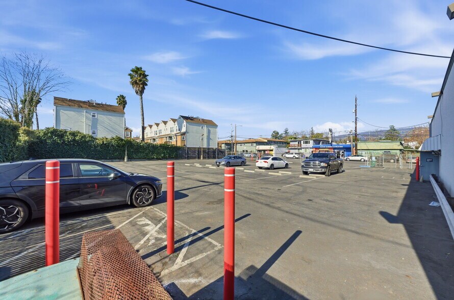 More Photos Of 6537 Foothill Blvd, Oakland Office For Lease