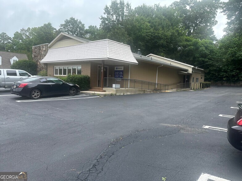 Primary Photo Of 670 S 8th St, Griffin Medical For Sale
