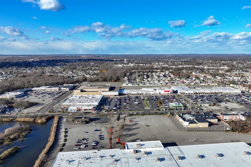 More Photos Of 825-895 W Montauk Hwy, West Babylon Unknown For Lease