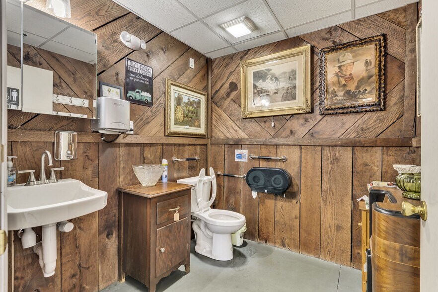 More Photos Of 2120 Old Highway 431 S, Greenbrier Freestanding For Sale
