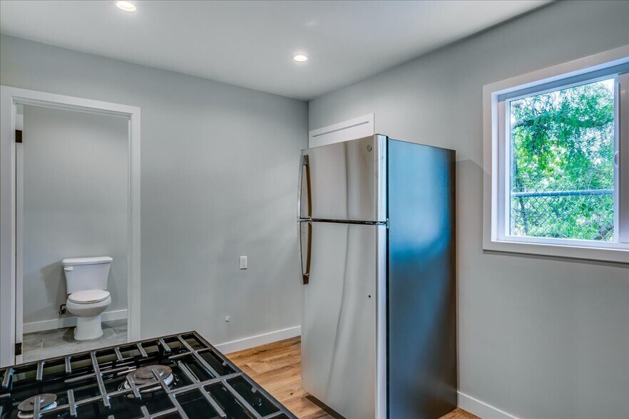 More Photos Of 323-325 Culver Blvd, Playa Del Rey Storefront Retail Residential For Sale