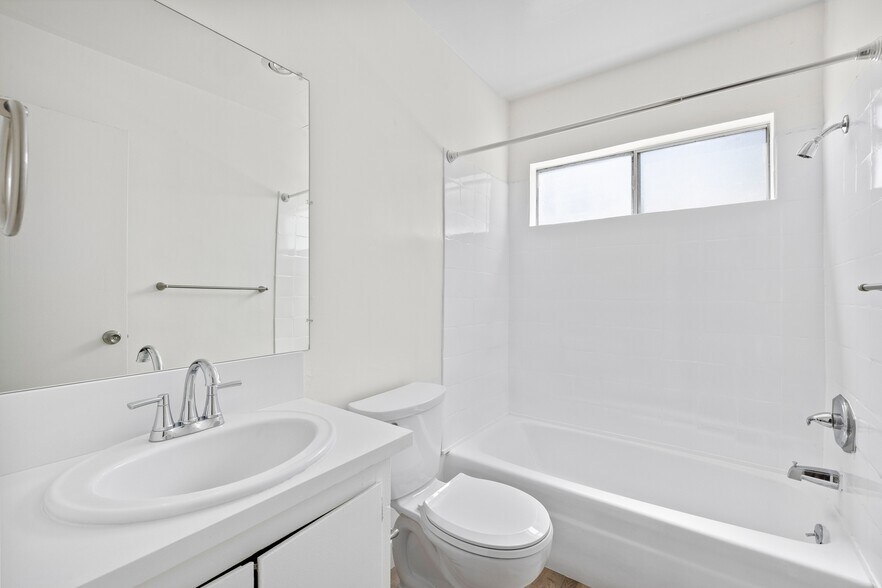 More Photos Of 1301 N Mansfield Ave, Los Angeles Apartments For Sale