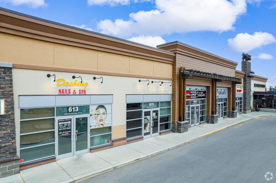 More Photos Of 200 Southridge Dr, Okotoks Restaurant For Lease