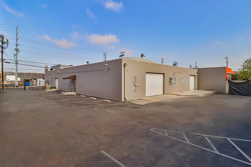 More Photos Of 7340 Fulton Ave, North Hollywood Manufacturing For Lease