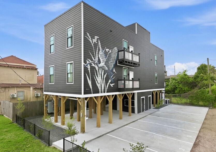 Primary Photo Of 715 28th St, Galveston Apartments For Sale