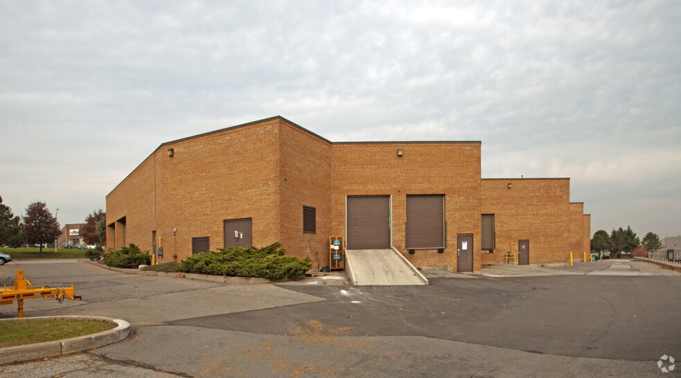 More Photos Of 25 Kinnear Ct, Richmond Hill Light Distribution For Lease