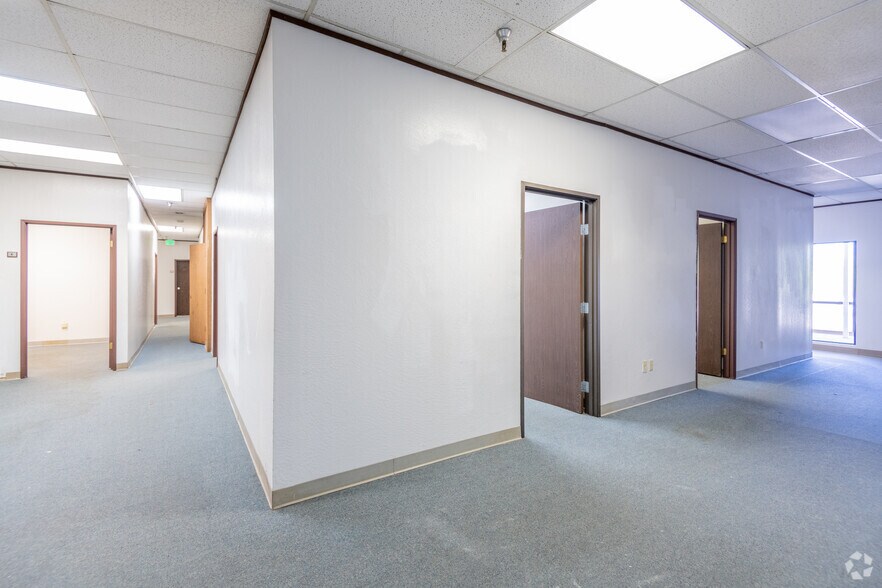 More Photos Of 4241 Williamsbourgh Dr, Sacramento Loft Creative Space For Sale