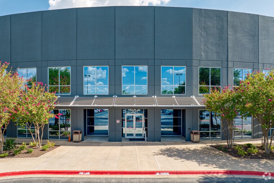 More Photos Of 201 W Howard Ln, Austin Light Distribution For Lease