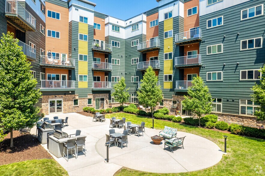 More Photos Of 320 W Broadway, Monona Apartments For Lease