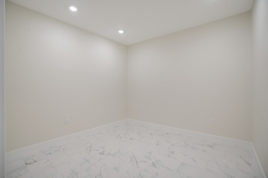 More Photos Of 6730 28th Street Cir E, Sarasota Warehouse For Sale