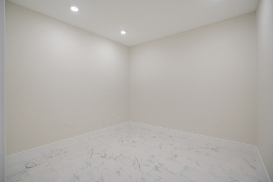 More Photos Of 6730 28th Street Cir E, Sarasota Warehouse For Sale