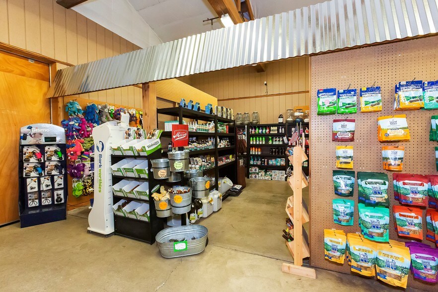 More Photos Of 461 NE Old Belfair Hwy, Belfair Storefront Retail Office For Sale