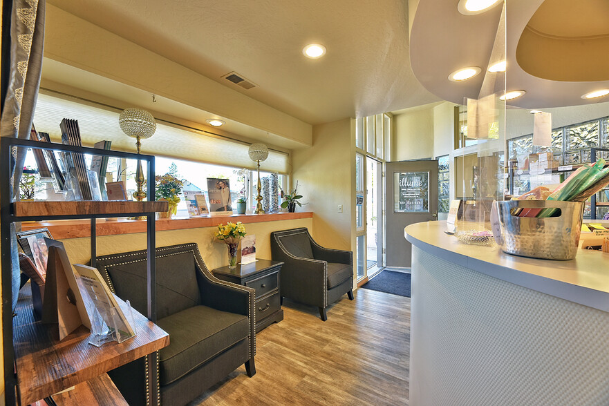 More Photos Of 993 Siskiyou Blvd, Ashland Office For Sale