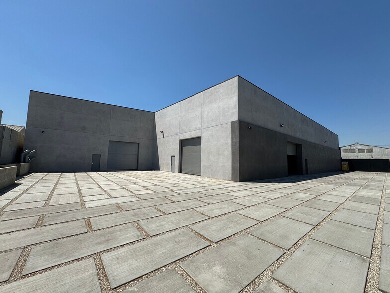 More Photos Of 8730 Crocker St, Los Angeles Industrial For Lease