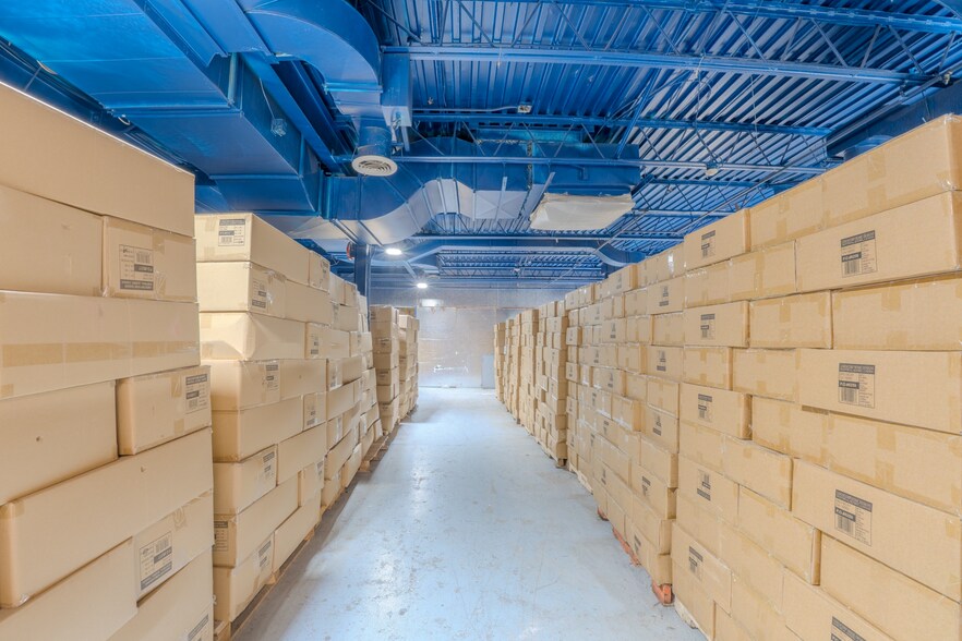 More Photos Of 181 Av Oneida, Pointe-claire Industrial For Sale