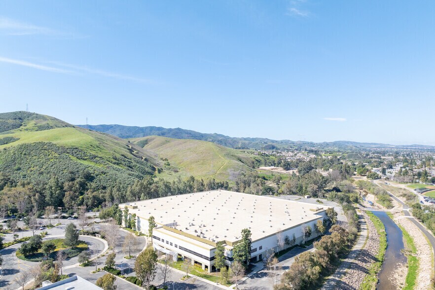 More Photos Of 3935-3949 Heritage Oak Ct, Simi Valley Distribution For Lease