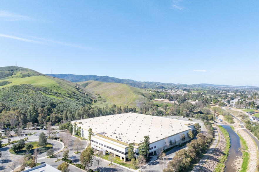 More Photos Of 3935-3949 Heritage Oak Ct, Simi Valley Distribution For Lease