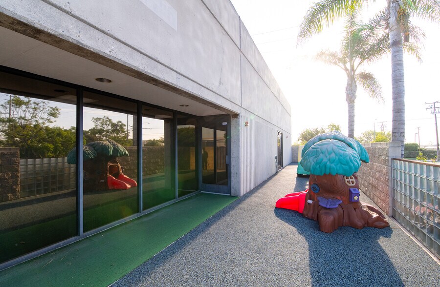 More Photos Of 2350-2400 S Central Ave, Compton Warehouse For Lease