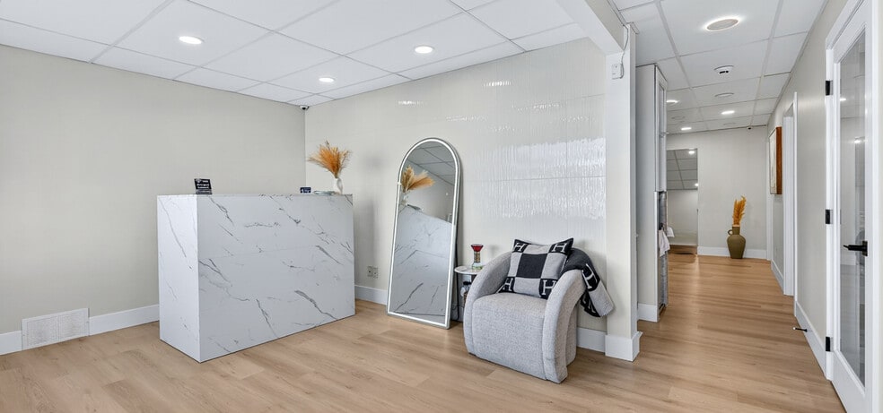 More Photos Of 2713 Centre St NW, Calgary Freestanding For Sale