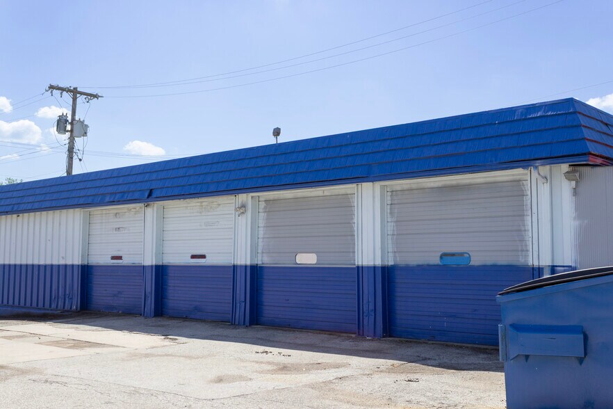More Photos Of 6320 Nieman Rd, Shawnee Auto Repair For Sale