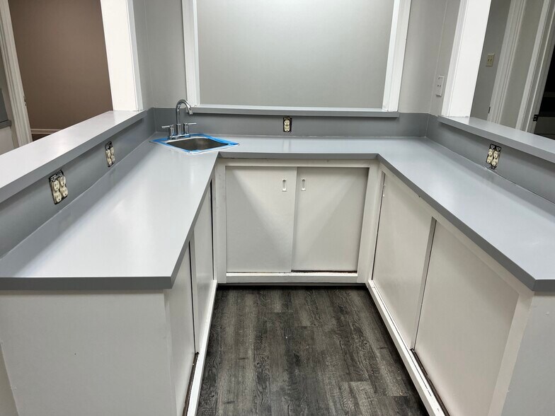 More Photos Of 1900 Kirby Pky, Germantown Medical For Sale