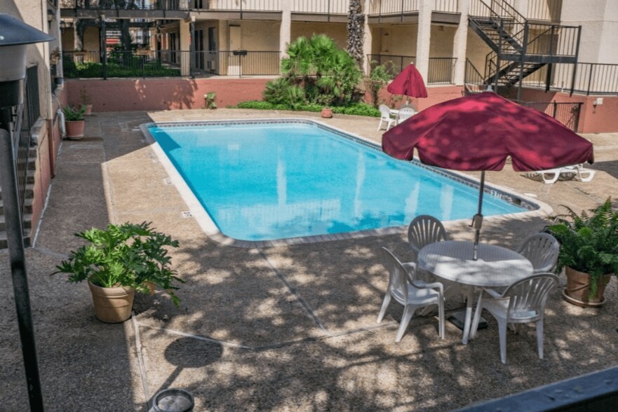 More Photos Of 5050 Fredericksburg Rd, San Antonio Apartments For Sale