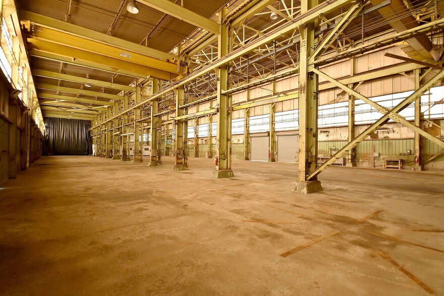 More Photos Of 420 Woodruff Rd, Joliet Warehouse For Lease