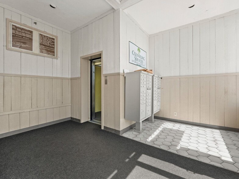 More Photos Of 416 Main St, Wakefield Office For Sale