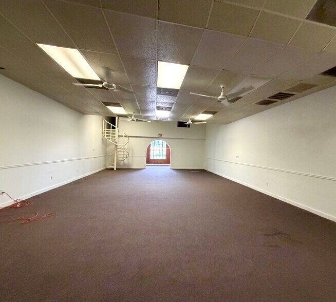 More Photos Of 108 Main st, Trinity Storefront For Sale