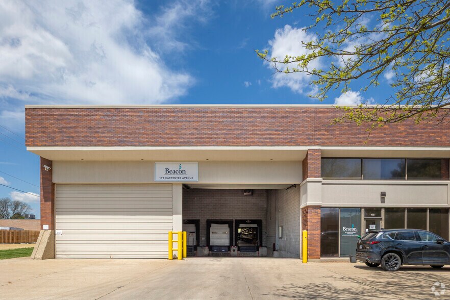 More Photos Of 190-198 W Carpenter Ave, Wheeling Warehouse For Sale