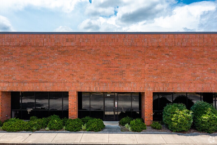 More Photos Of 1415-1435 Trae Ln, Lithia Springs Distribution For Lease