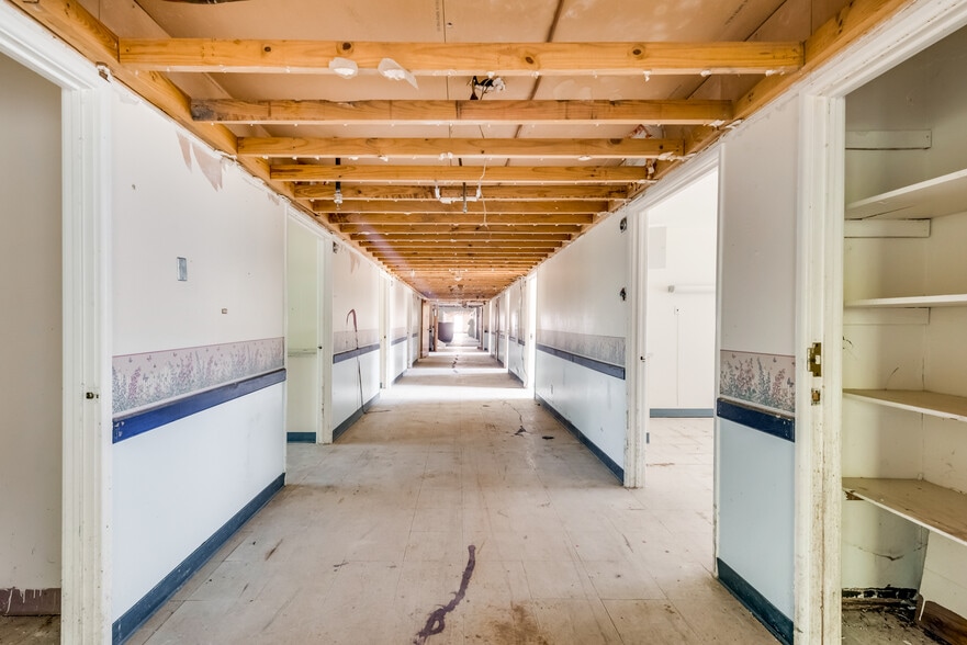 More Photos Of 1601 Kennedy St, Bonham Apartments For Sale