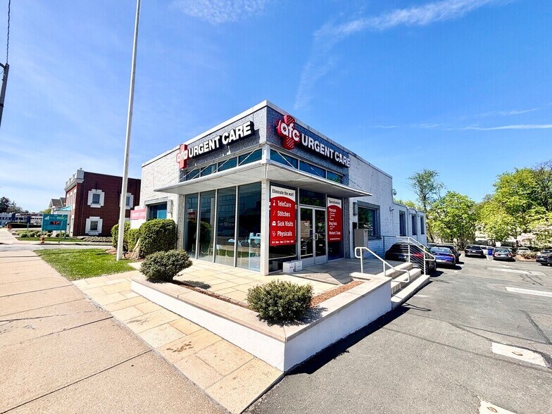 More Photos Of 3000 Summer St, Stamford Freestanding For Lease
