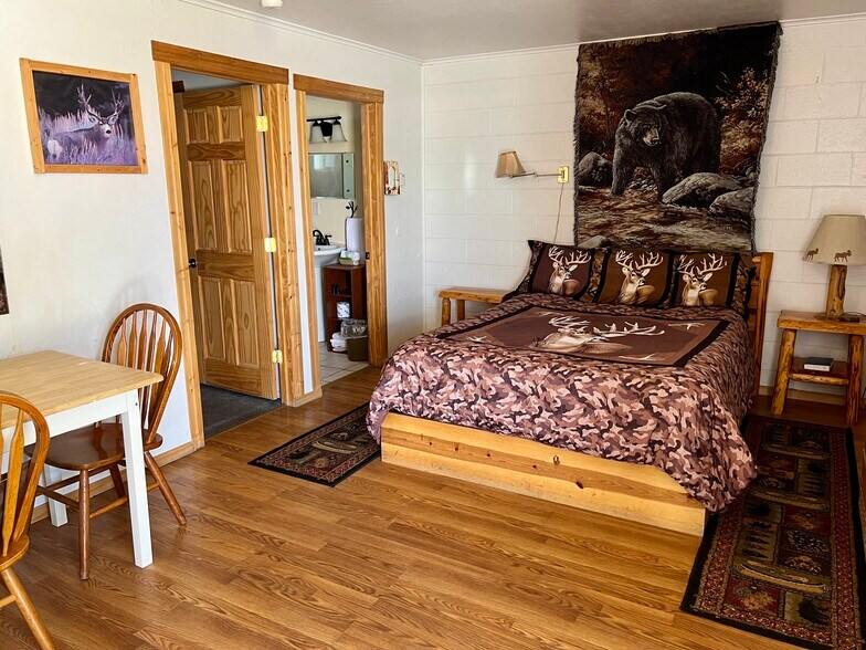 More Photos Of 501 S 6th St, Thermopolis Hotel For Sale