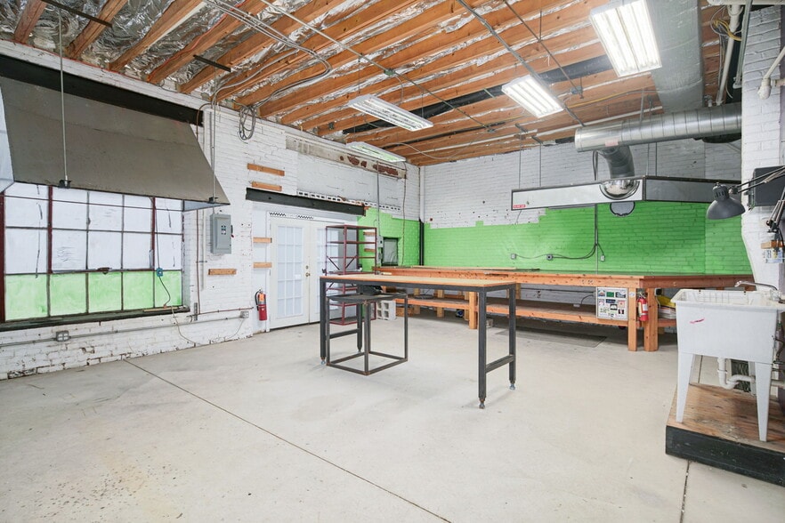 More Photos Of 2969 Salmon, Philadelphia Office For Sale