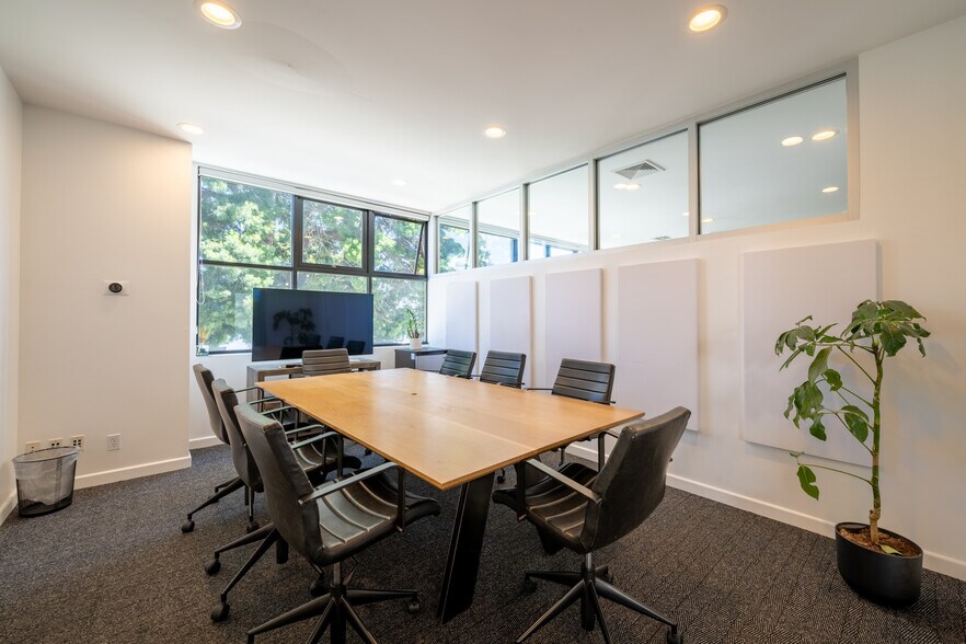 More Photos Of 2218 Main St, Santa Monica Medical For Lease