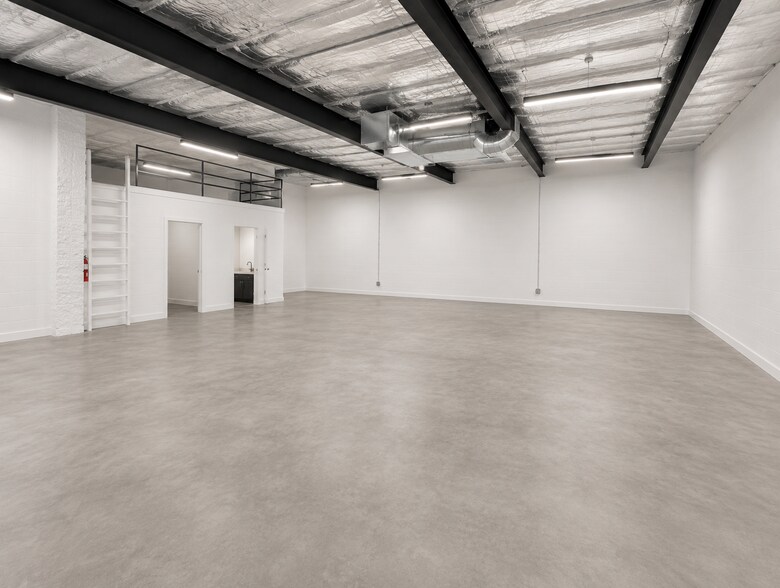 More Photos Of 2720 N Ontario St, Burbank Warehouse For Lease