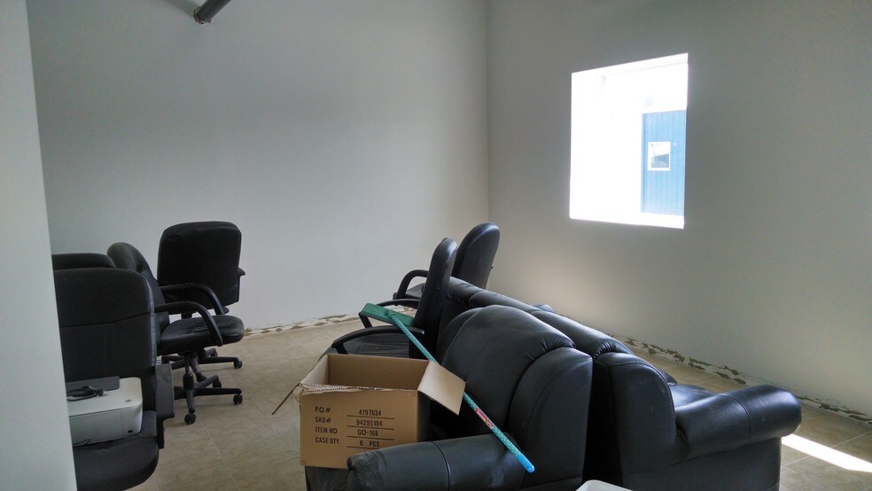 More Photos Of 8800 Venture Ave SE, Calgary Warehouse For Lease