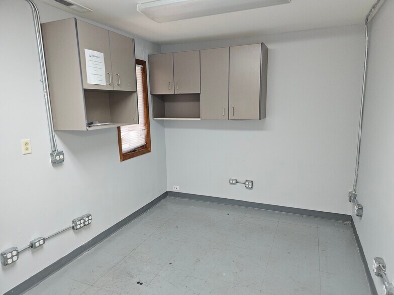 More Photos Of 402 W Boughton Rd, Bolingbrook Medical For Lease