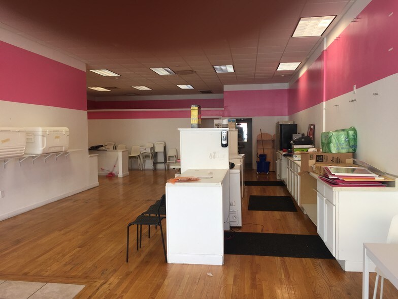 More Photos Of 5700 6th Ave, Kenosha Storefront Retail Office For Lease