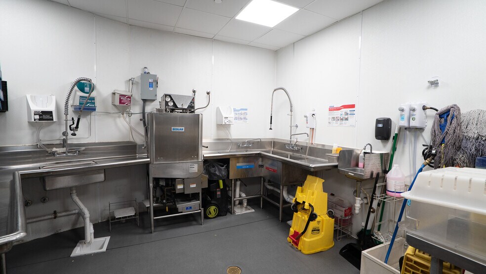 More Photos Of 43-75 NW 23rd St, Miami General Retail For Lease