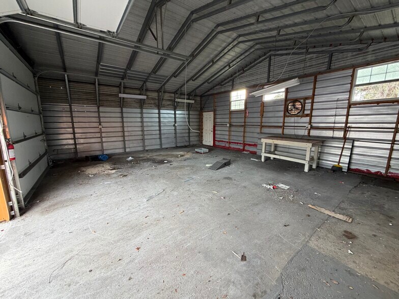 More Photos Of 10150 N Florida Ave, Tampa Auto Dealership For Lease