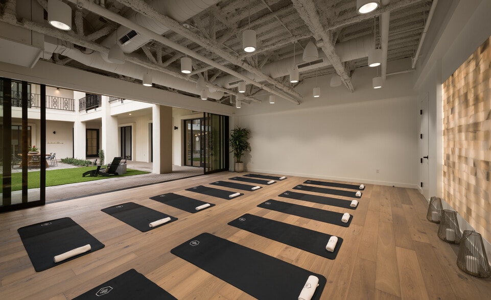 More Photos Of 7878 N 16th St, Phoenix Office For Lease