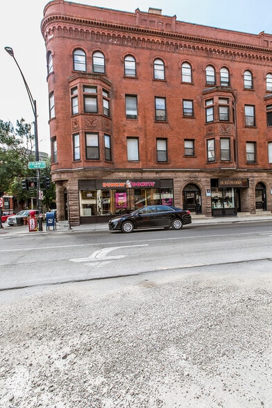 More Photos Of 2300 N Clark St, Chicago Apartments For Lease