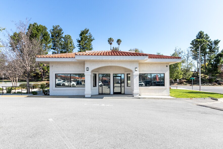 More Photos Of 14711 Princeton Ave, Moorpark Freestanding For Sale