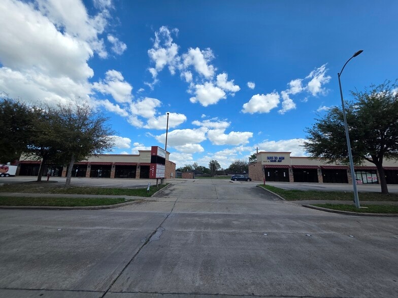 More Photos Of 15211 Fondren Rd, Missouri City Unknown For Lease