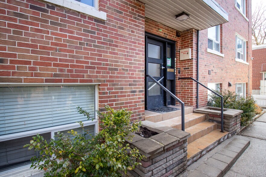 More Photos Of 2709 Lake Shore Dr, Toronto Apartments For Sale