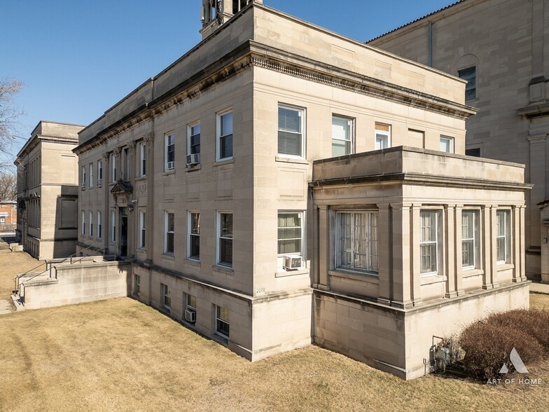 More Photos Of 7851 S Jeffery Blvd, Chicago Religious Facility For Sale