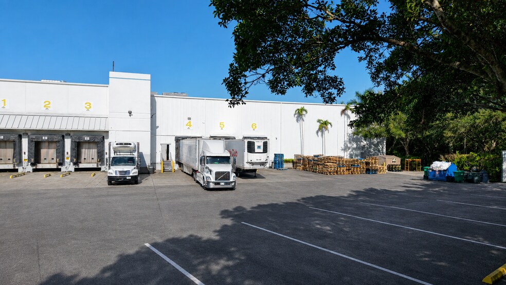 More Photos Of 3255 Meridian Pky, Weston Refrigeration Cold Storage For Lease