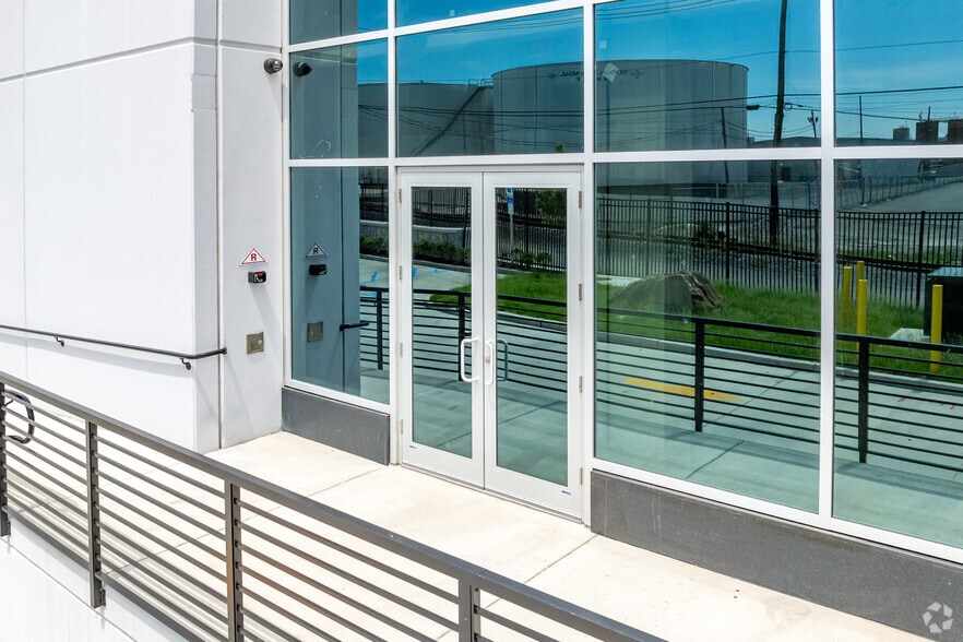 More Photos Of 7 Hook Rd, Bayonne Warehouse For Lease